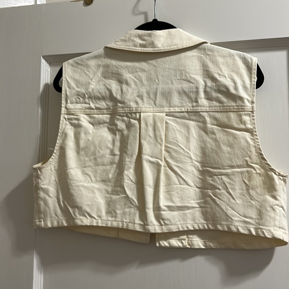 Cropped Vest - Picture 2 of 2
